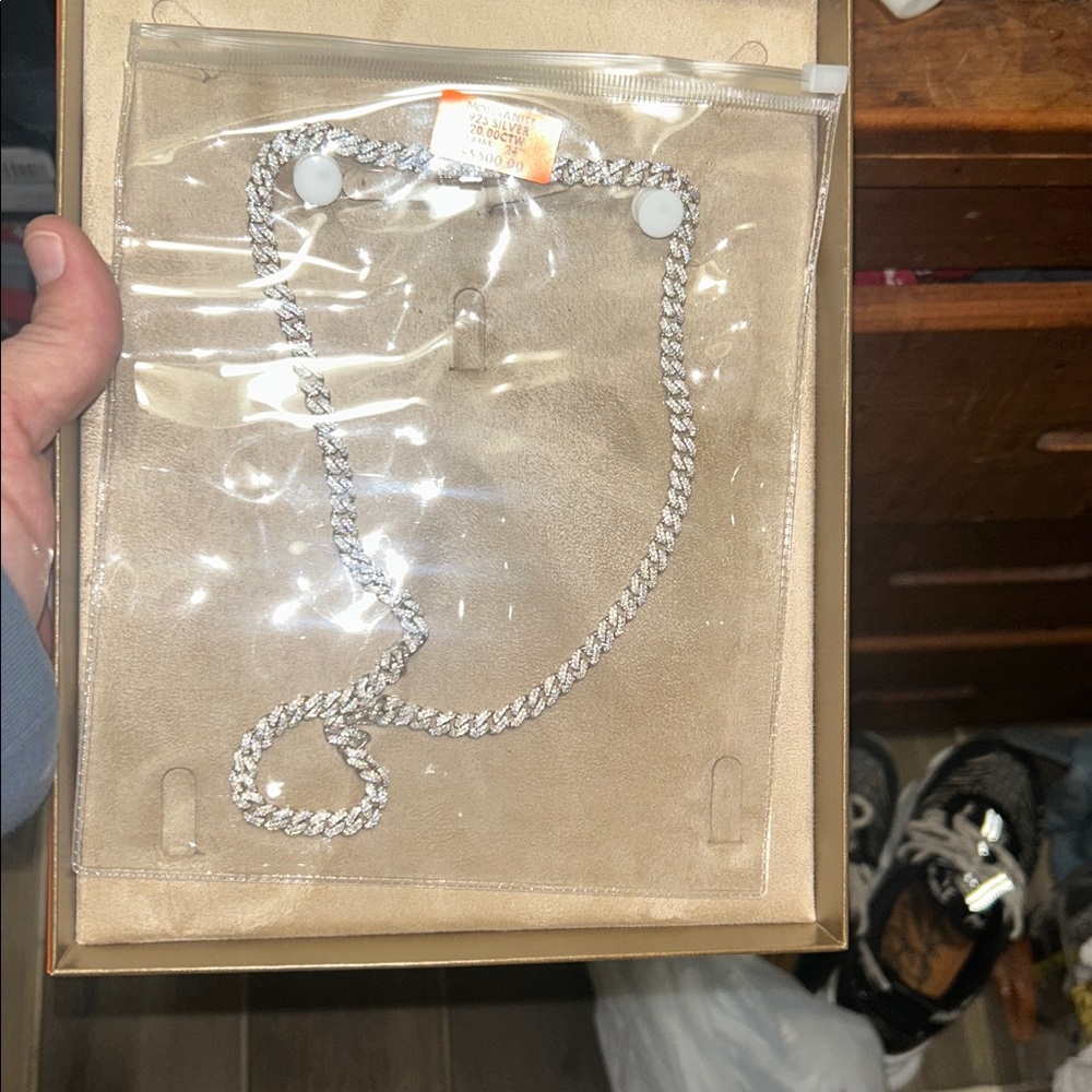 24 inch 6 mm 925 silver moissanite Cuban chain.
54 grams of 925 silver - Picture 2 of 7
